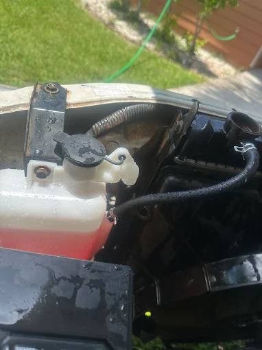 Coolant reservoir filled with fresh coolant